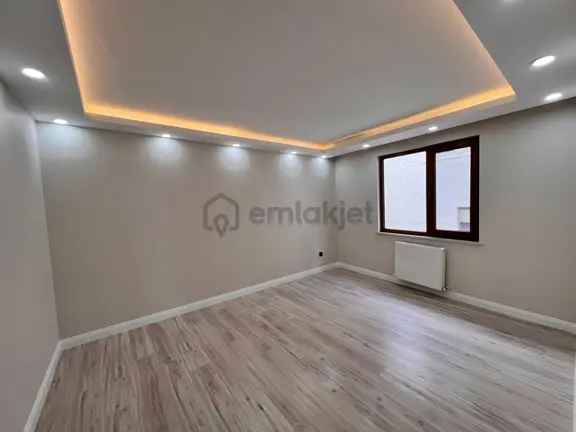 Kaçmaz'dan İdealtepe Sahilde Nezih Sokakta Marmaraya Yakın 4+1 1