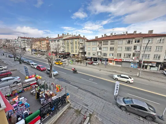 Saimekadın Göbekte Ara Katta Ön Cephede 3+1 Satılık Daire 2
