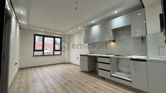 !! Recep Ümit'ten Çamlıca Mahallesinde Birlik Caddesi Yakınında Asansörlü Lüx 1+1 Daire !! Fç 2