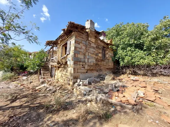Milas Bahçeburun Köyü Satılık Kargir Ev Ve Avlusu 970 M² 2