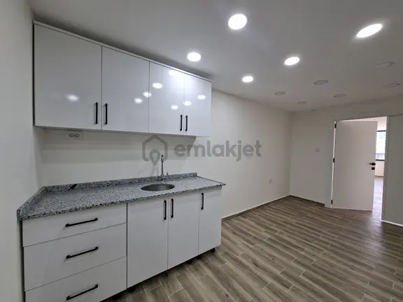 Remax Dem'den Adliye Karşısı Cadde Üzeri Kiralık 2+1 Ofis 2