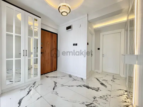 Berkay Demirel'den Altınkumda Ayrı Mutfak Ön Cephe Çift Balkon 2+1 Daire 2