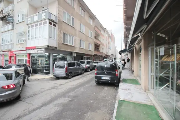 Çorlu Merkezde 15m² Kiralık Dükkan – Belediye Meydanına 200m 2