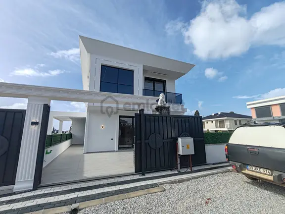 Ön Cephe 3+1 Havuzlu Otoparklı Yeni Villa 1