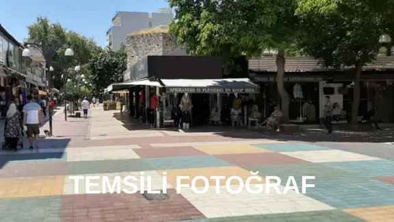 Kuşadası Sağlık Caddesinde Satılık Yatırımlık Dükkan 2