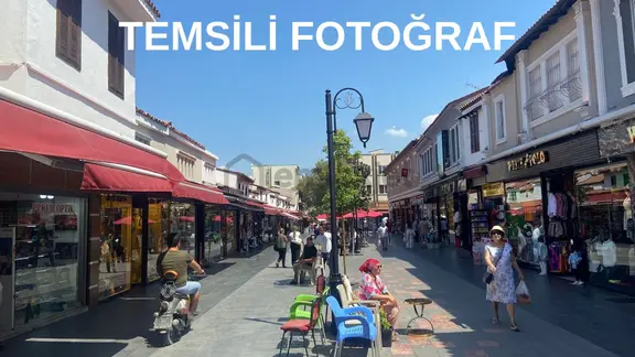 Kuşadası Sağlık Caddesinde Satılık Yatırımlık Dükkan 1