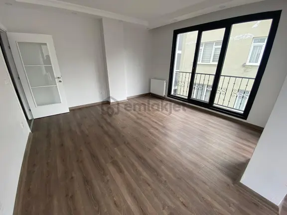 Kaçmaz'dan Ön Cephe Minibüse Yakın Ara Kat Ferah 2+1 Daire 2