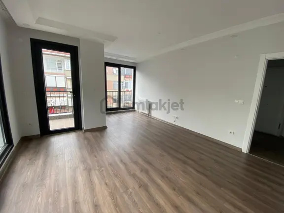 Kaçmaz'dan Ön Cephe Minibüse Yakın Ara Kat Ferah 2+1 Daire 1