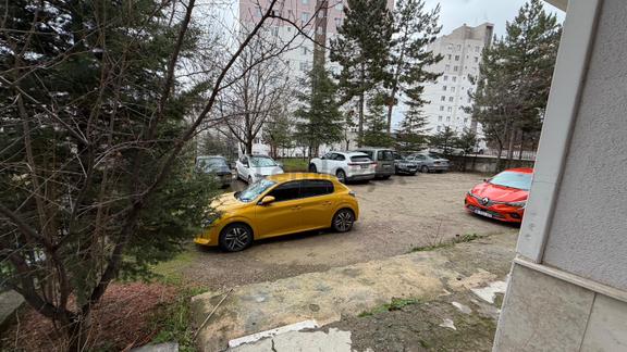 Atanora Vadi'den Dikmen Cadde Paraleli 2 Banyolu Lüks Yapılı Katta Boş 3+1 2