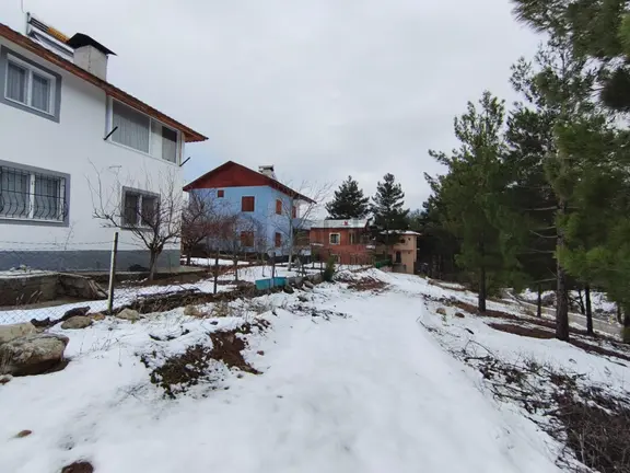 Kar Emlaktan Yeni Konacıkta Çarşı Merkezine Yakın 400 M2 Satılık Arsa 2
