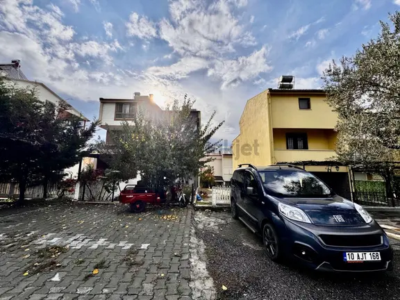 ▓zeytinli Gayrimenkul'den Güre'de Bahçeli & Emsalsiz 3+1 Satılık Villa 1