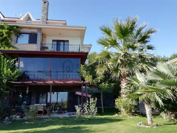 Mudanya Bademli'de Satılık 600 M2 Bahçeli Lüx Manzaralı Villa 1