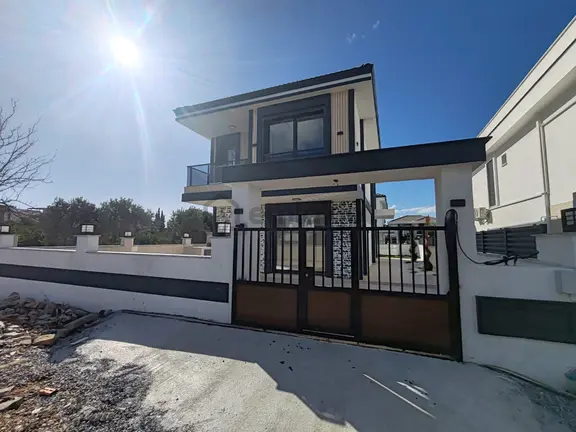 Didim'de 3+1 Ayrı Mutfak Müstakil Villa | Havuzlu 2