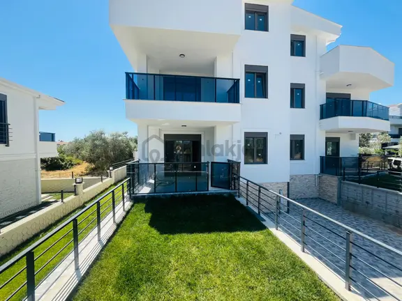 Yüksel'den Güre'de Satılık Ayrı Mutfaklı Geniş Teraslı Ultra Lüks 4+1'villa 1