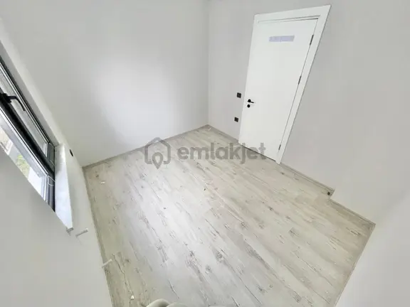 Berkay Demirel'den Ara Kat Cam Balkonlu Doğalgazlı 1+1 Daire 2