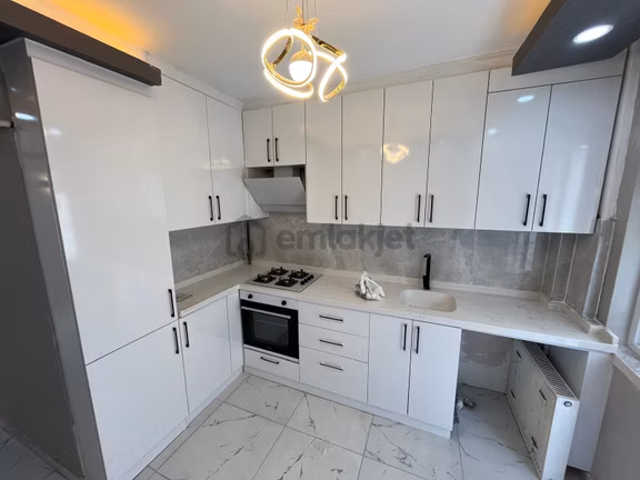 Plevne Mah Şık Tasarım Modern Yapı Geniş M2 Ara Kat 3+1 Daire 1
