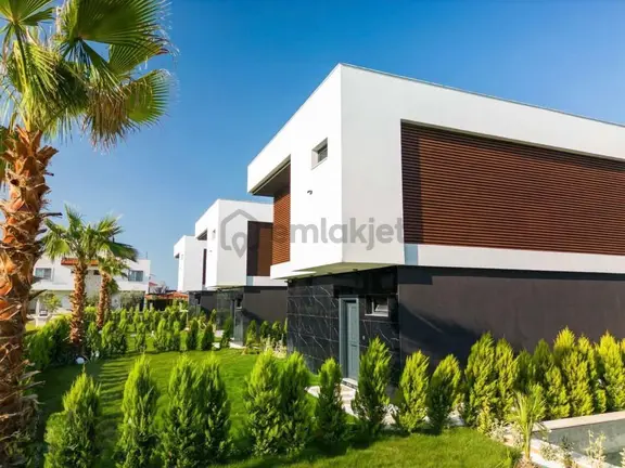 Kuşadası Güzelçamlı’da | Sıfır | Özel Havuzlu | Ultra Lüks 3+1 Müstakil Villa 1