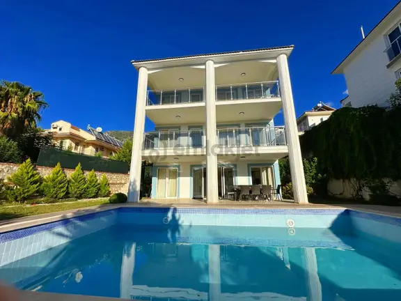 Ovacık'ta Ferah 4+1 Triplex Villa 1