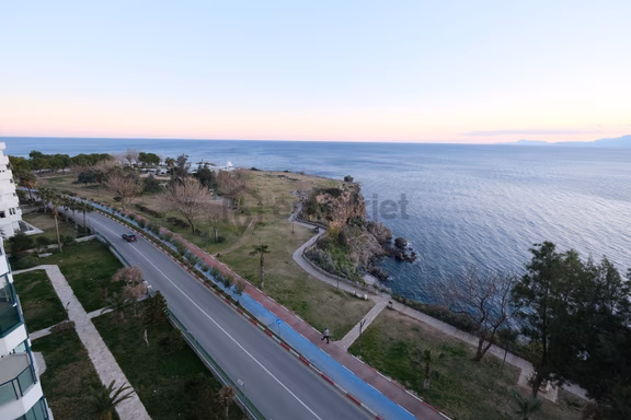 Çağrı Emlak'tan Eski Lara Yol. Deniz Manz. Mobilyalı Lüks Daire 2