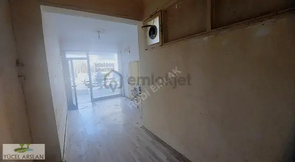 Menemen Esatpaşa'da Satılık Dükkan - 25m² Kapalı, 80m² Açık Alan 2