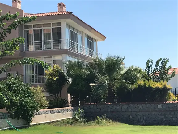 Fenerburnu'nda Muhteşem Deniz Manzaralı 300 M2 Arsa İçinde 5+2 Satılık Villa 2