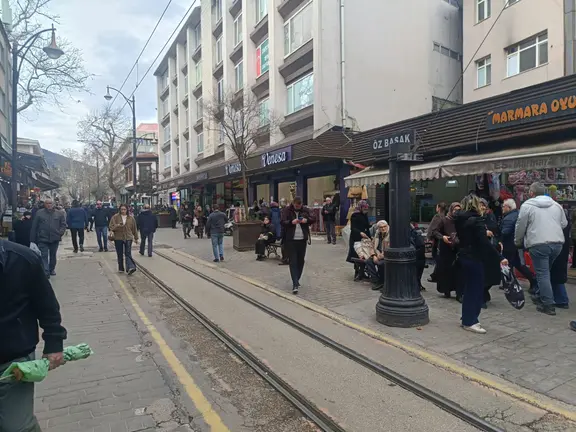Bursa'nın Merkezi Cumhuriyet Caddesinde Satılık Prestijli Dükkan 2