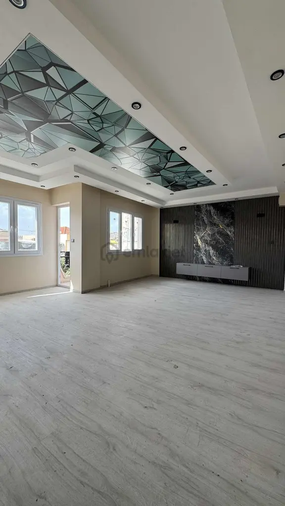 Nova'dan Kervanyolu Caddesi Üzerinde Satılık Tadilatlı Daire 1