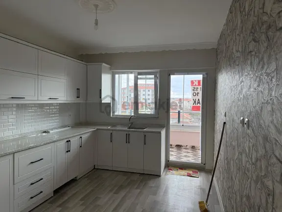 Kırşehir Mucur'da Arakat 127 M2 8 Yaşında Daire 1
