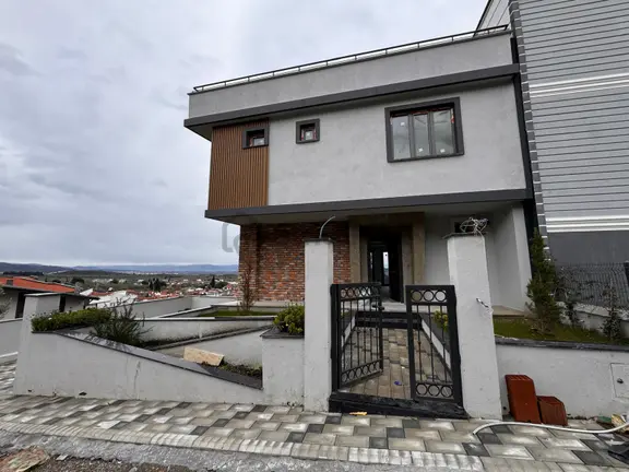 Gürede Emsalsiz Otoparklı Panoramik Manzaralı Villa 2