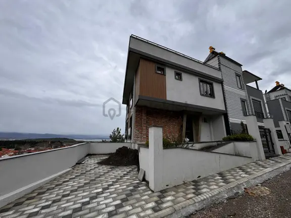 Gürede Emsalsiz Otoparklı Panoramik Manzaralı Villa 1