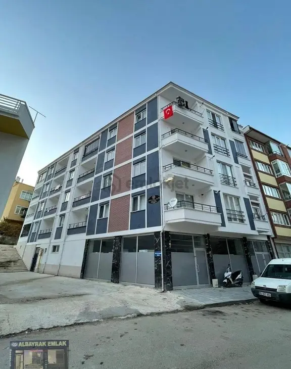 Albayrak'tan Ulus Cad. Üzeri Satılık 1+1 Daire 2