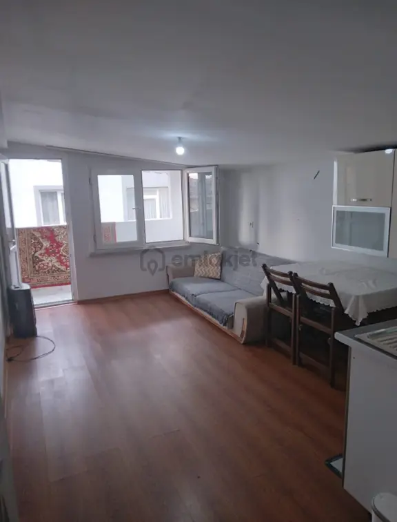 Esenyalıda 4 Yola Yakın 1+1 Satılık Çatı Katı 1