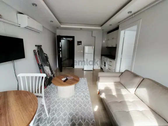 Aile Apartında 50m2 1+1 Eşyalı Çınar'da Kiralık Daire 1