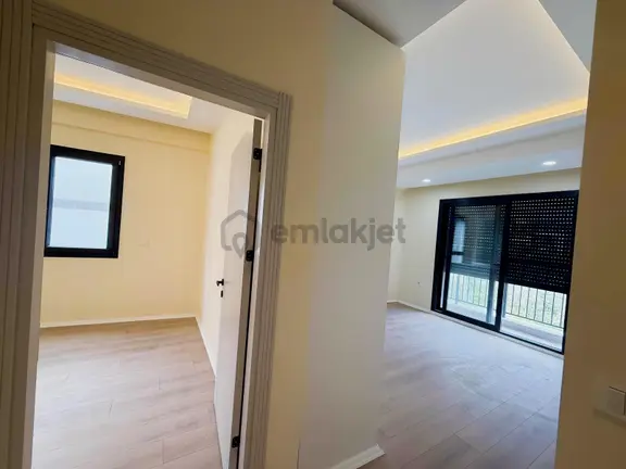 Kuşadası Davutlar Nezih Lokasyonda Satılık 1+1 Daire 2