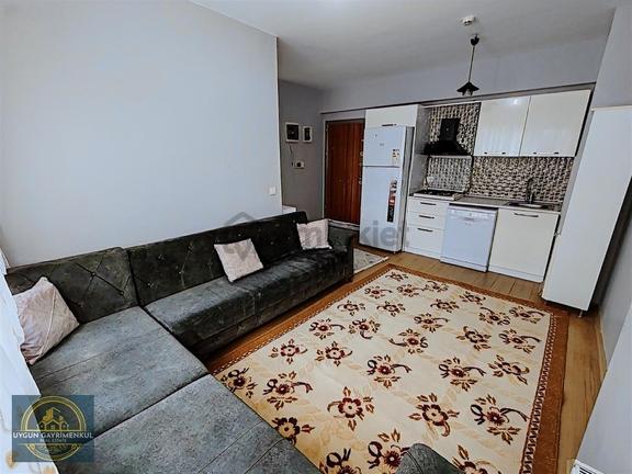 Bahçeşehir'de Havuz Cephe 7/24 Güvenlikli Site Eşyalı 2+1 Daire 1