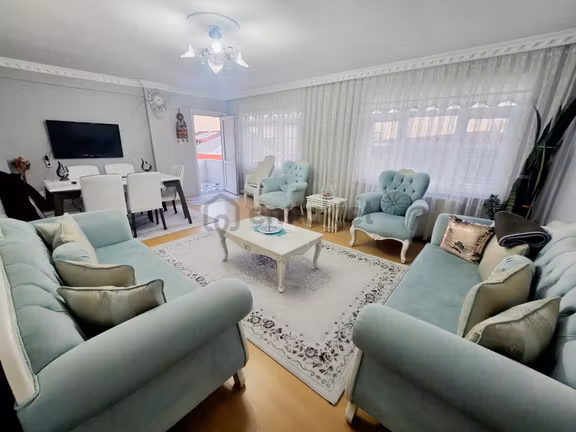 Mimar Emlak'tan Satılık 2+1 120m² Cadde Üzeri Masrafsız 3. Kat 1