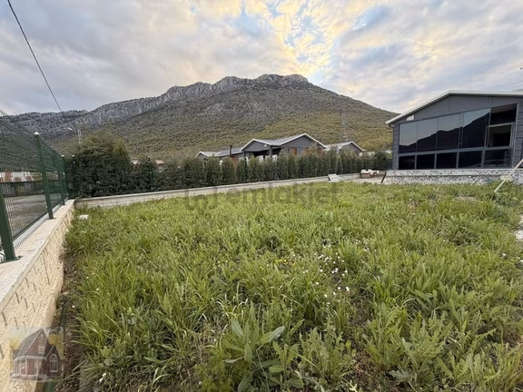 Beldibi Mevkii Satılık Site İçerisinde Bahçe Evi 1