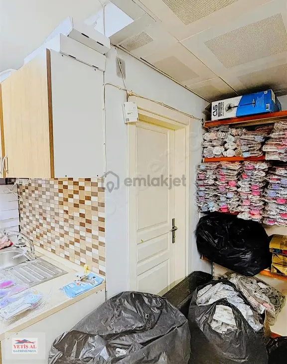 Çekmeköy Şahinbey Caddesi Arka Paralel Satılık 220m2 Dükkan 2