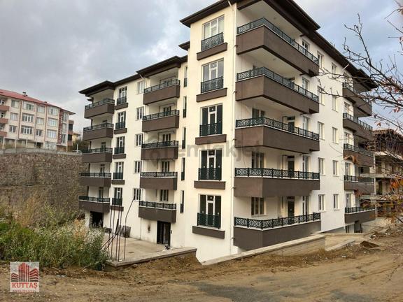 Kuttaş'tan Tosya Hacı Bektaş Caddesi Kocatepe Sokakta Sıfır Binada Katta 3+1 Satılık Daire 1