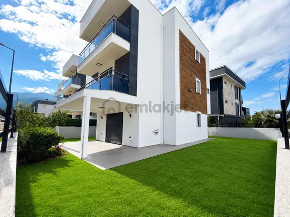 Kuşadası Davutlarda Satılık Tek Müstakil 5+1 Villa 1