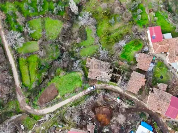 Satılı Ödemiş Beydağ'da İçerisinde Evi Olan 913 M² Bağ Bahçe.. 1