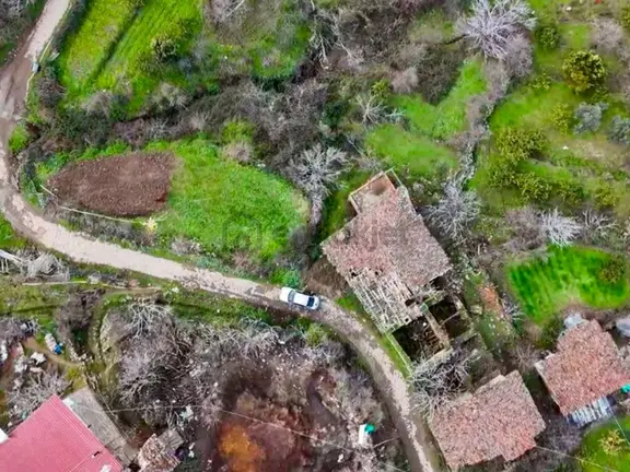 Satılı Ödemiş Beydağ'da İçerisinde Evi Olan 913 M² Bağ Bahçe.. 2