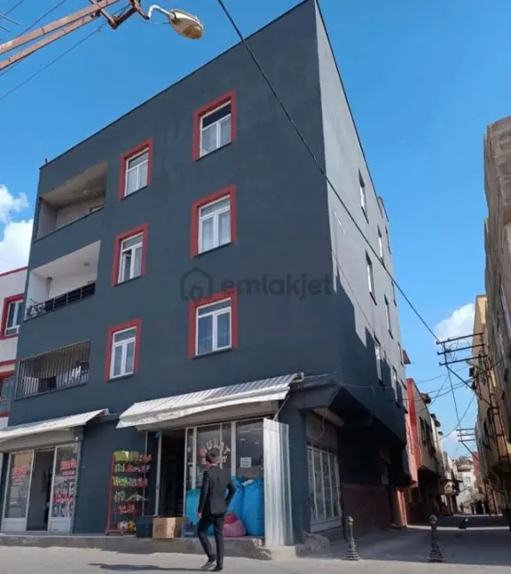 2 Dükkan Ve Üç Kat Daire 3+1