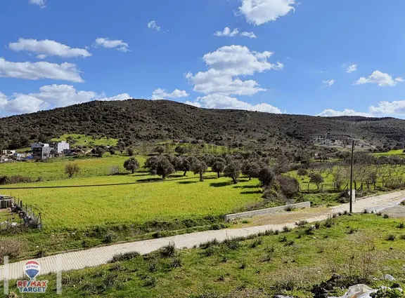 Güzelbahçe Çamlı Etrafı Villa Siteleri İle Çevrili Arazi 1