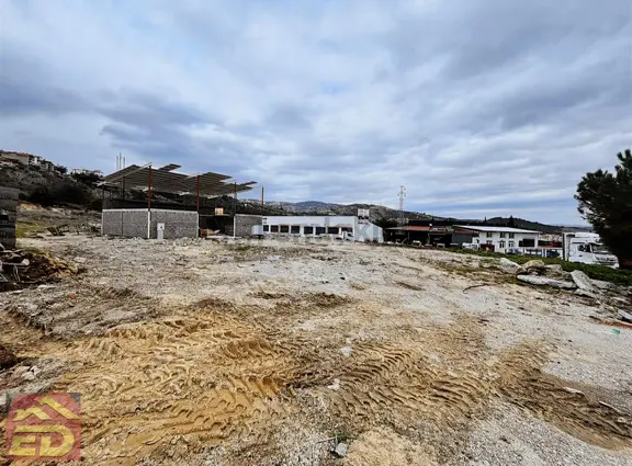 Buldan Ana Yol Üzeri 995m² Arsa İçinde 140m² Satılık Dükkan 2