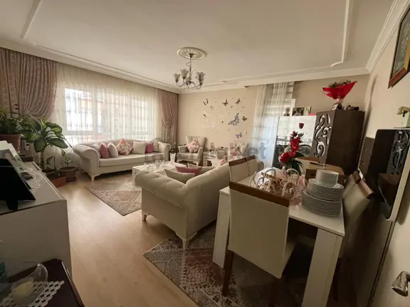 Ataparkta İskanlı Asansörlü Katta Fırsat Daire 1