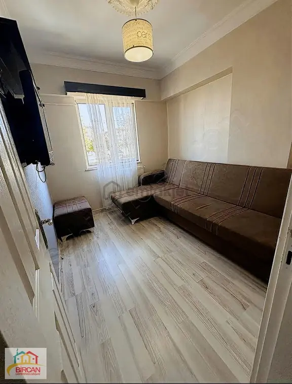 Yeditepe'de Satılık Üçüncü Kat 2 + 0 1