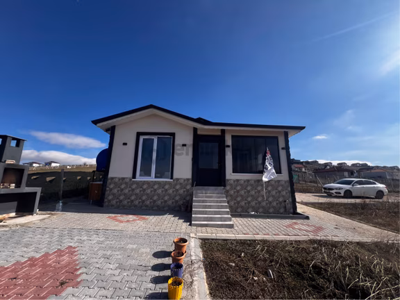 Peçenek’te Mesire Karşısı 500m2 1+1 Elekirik - Su Telli - Kapılı Kilit Taşı 2