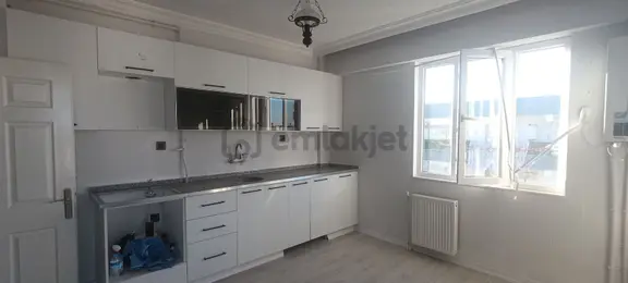 Ebrar Emlak'ta Dairemiz 3+1 Doğalgazı Asansörlü Kiralık 1