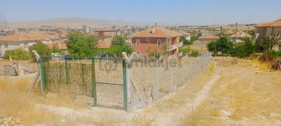 Mucurda Tel Örgülü 552 M2 Konut İmarlı Arsa 1
